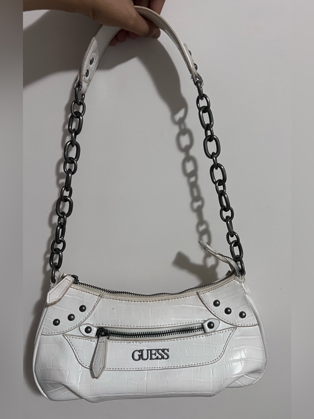 GUESS White Croc-Embossed Shoulder Bag with Gunmetal Chain